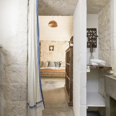Trullo Solleone Con Piscine By Wonderful Italy * カロヴィーニョ