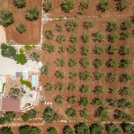 Trullo Solleone Con Piscine By Wonderful Italy カロヴィーニョ