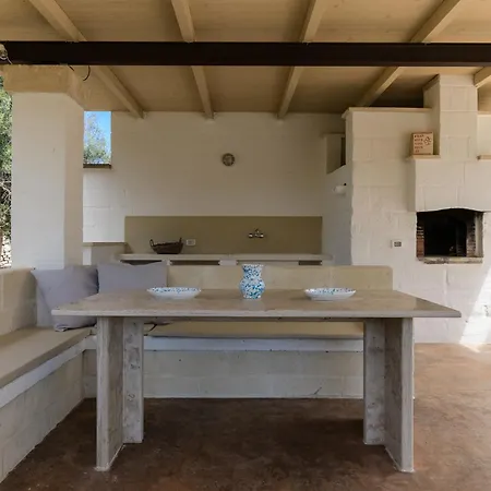 Trullo Solleone Con Piscine By Wonderful Italy カロヴィーニョ